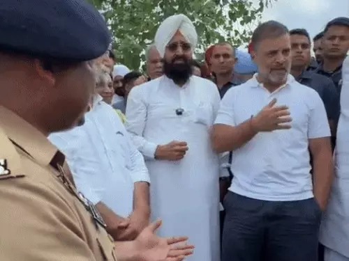 गुरदासपुर में राहुल गांधी की पुलिस से बहस, बॉर्डर गांवों के दौरे से रोका गया