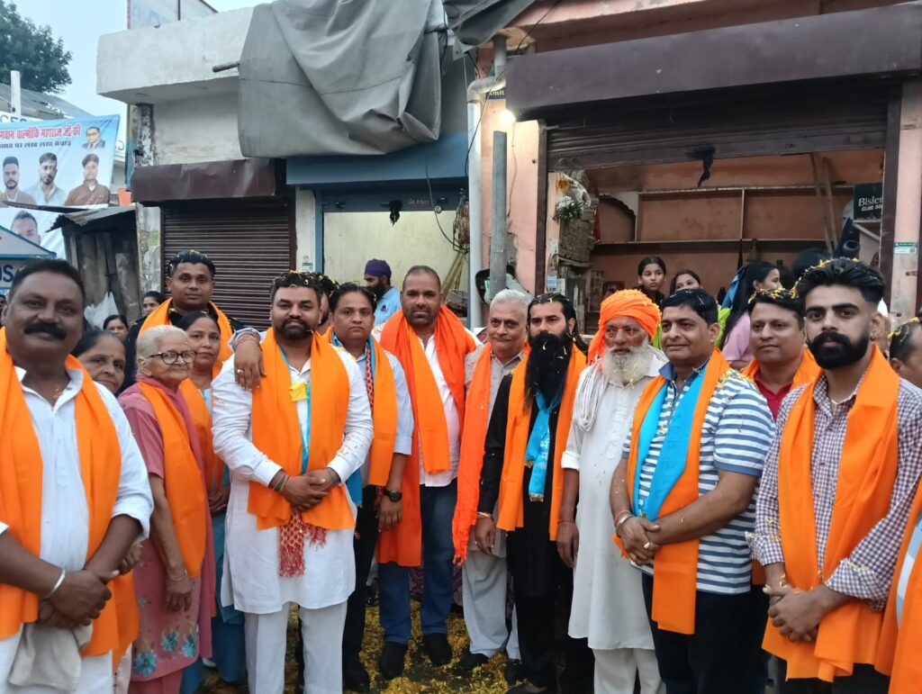 भगवान वाल्मीकि जी के प्रकट दिवस पर बस्ती गुजा में भव्य शोभा यात्रा का आयोजन